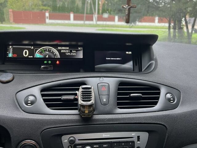 Белый Рено Сценик III, объемом двигателя 1.5 л и пробегом 289 тыс. км за 6300 $, фото 7 на Automoto.ua