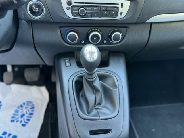 Рено Сценик III 2016 в Кривом Роге на Automoto.ua Белый Рено Сценик III, объемом двигателя 1 л и пробегом 205 тыс. км за 9940 $, фото 4 на Automoto.ua