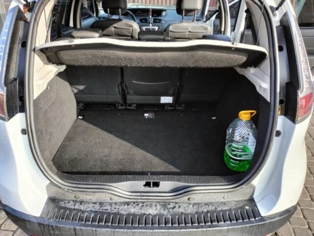 Рено Сценик III 2016 в Кривом Роге на Automoto.ua Белый Рено Сценик III, объемом двигателя 1 л и пробегом 205 тыс. км за 9940 $, фото 5 на Automoto.ua