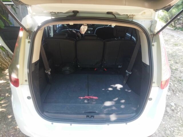 Белый Рено Сценик III, объемом двигателя 1.5 л и пробегом 350 тыс. км за 7700 $, фото 10 на Automoto.ua