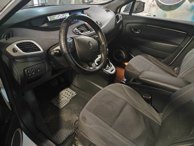 Белый Рено Сценик III, объемом двигателя 1.5 л и пробегом 350 тыс. км за 7700 $, фото 18 на Automoto.ua