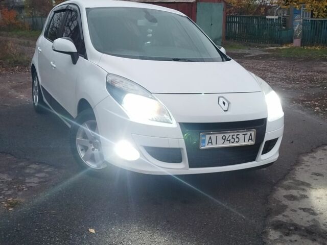 Белый Рено Сценик III, объемом двигателя 1.5 л и пробегом 312 тыс. км за 5900 $, фото 2 на Automoto.ua