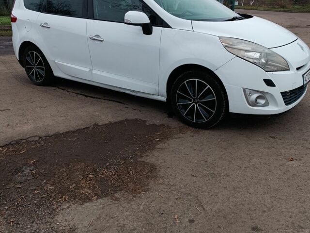 Белый Рено Сценик III, объемом двигателя 1.5 л и пробегом 288 тыс. км за 5800 $, фото 1 на Automoto.ua