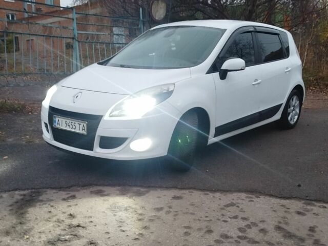 Белый Рено Сценик III, объемом двигателя 1.5 л и пробегом 312 тыс. км за 5900 $, фото 1 на Automoto.ua