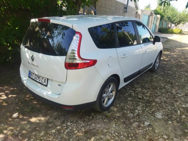 Белый Рено Сценик III, объемом двигателя 1.5 л и пробегом 350 тыс. км за 7700 $, фото 11 на Automoto.ua