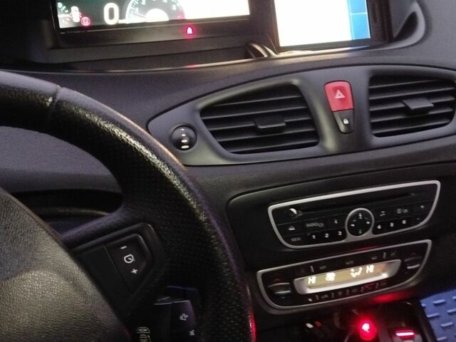 Белый Рено Сценик III, объемом двигателя 1.5 л и пробегом 312 тыс. км за 5900 $, фото 6 на Automoto.ua