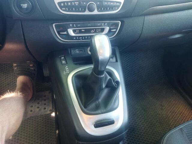 Белый Рено Сценик III, объемом двигателя 1.5 л и пробегом 350 тыс. км за 7700 $, фото 9 на Automoto.ua