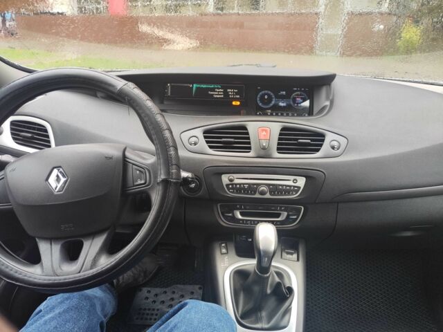 Белый Рено Сценик III, объемом двигателя 1.5 л и пробегом 350 тыс. км за 7700 $, фото 12 на Automoto.ua