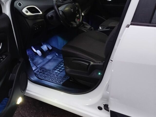 Белый Рено Сценик III, объемом двигателя 1.5 л и пробегом 312 тыс. км за 5900 $, фото 5 на Automoto.ua