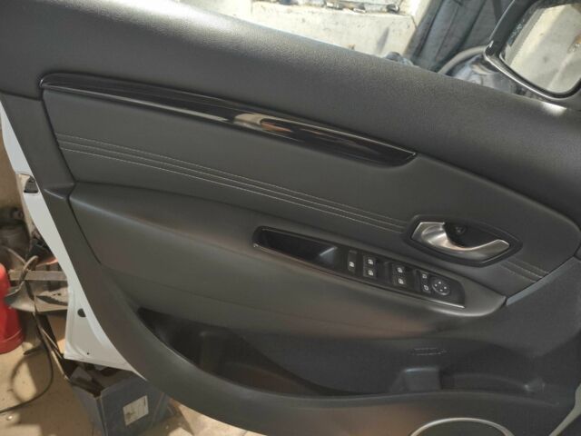 Белый Рено Сценик III, объемом двигателя 1.5 л и пробегом 350 тыс. км за 7700 $, фото 19 на Automoto.ua