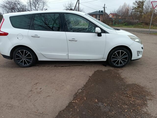 Белый Рено Сценик III, объемом двигателя 1.5 л и пробегом 288 тыс. км за 5800 $, фото 3 на Automoto.ua