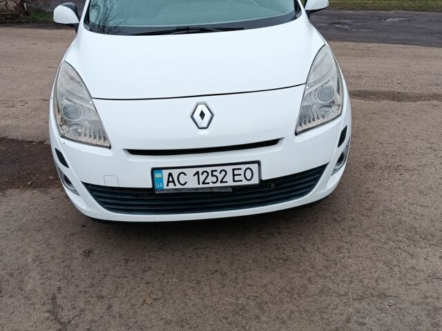 Белый Рено Сценик III, объемом двигателя 1.5 л и пробегом 288 тыс. км за 5800 $, фото 2 на Automoto.ua