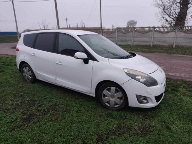 Білий Рено Сценік III, об'ємом двигуна 1.6 л та пробігом 260 тис. км за 7100 $, фото 5 на Automoto.ua