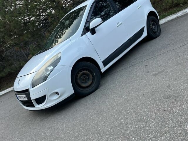 Белый Рено Сценик III, объемом двигателя 1.5 л и пробегом 280 тыс. км за 4650 $, фото 2 на Automoto.ua