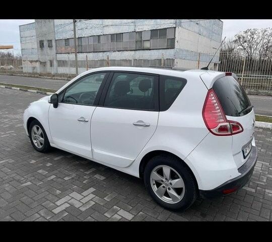 Белый Рено Сценик III, объемом двигателя 1.6 л и пробегом 212 тыс. км за 7500 $, фото 1 на Automoto.ua