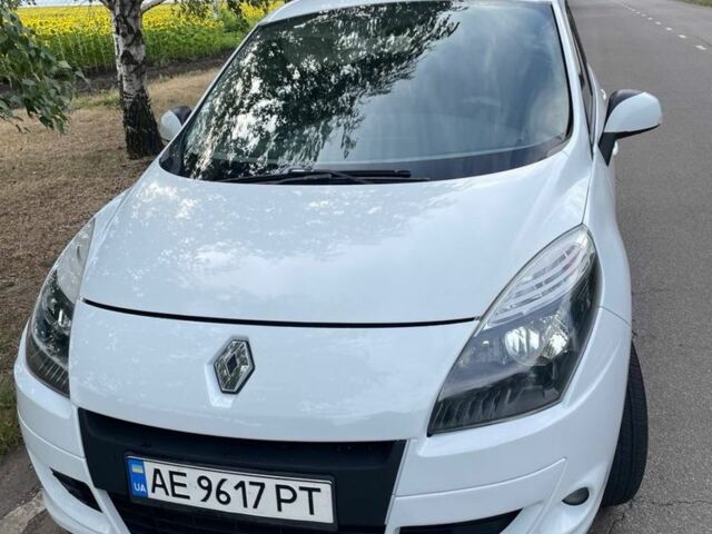 Білий Рено Сценік III, об'ємом двигуна 1.5 л та пробігом 280 тис. км за 7700 $, фото 1 на Automoto.ua