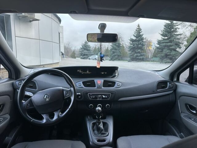 Белый Рено Сценик III, объемом двигателя 1.5 л и пробегом 280 тыс. км за 4650 $, фото 7 на Automoto.ua