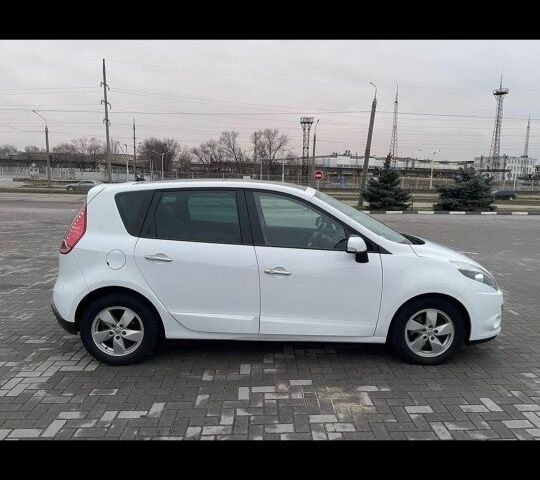 Белый Рено Сценик III, объемом двигателя 1.6 л и пробегом 212 тыс. км за 7500 $, фото 7 на Automoto.ua