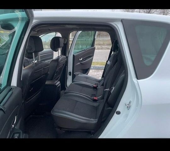 Белый Рено Сценик III, объемом двигателя 1.6 л и пробегом 212 тыс. км за 7500 $, фото 4 на Automoto.ua