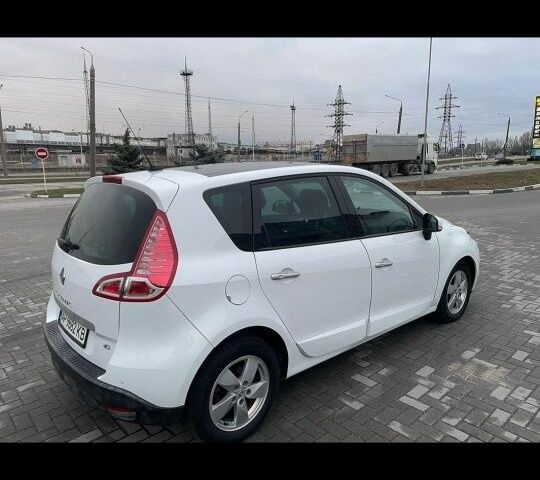 Белый Рено Сценик III, объемом двигателя 1.6 л и пробегом 212 тыс. км за 7500 $, фото 2 на Automoto.ua