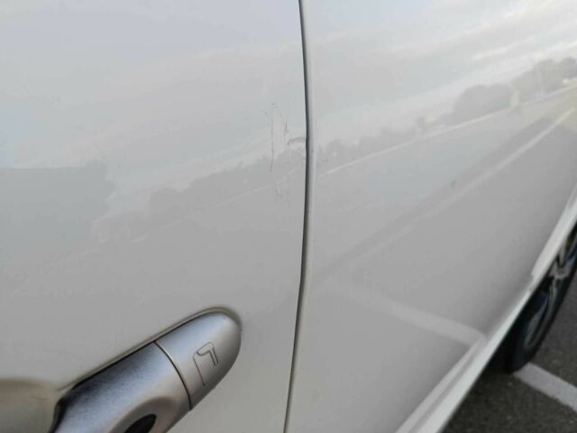 Рено Сценик III 2011 в Киеве на Automoto.ua Белый Рено Сценик III, объемом двигателя 1.9 л и пробегом 244 тыс. км за 7300 $, фото 12 на Automoto.ua