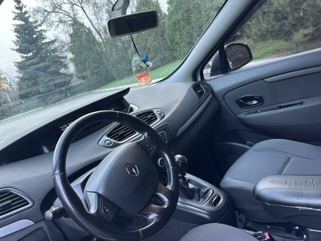 Белый Рено Сценик III, объемом двигателя 1.5 л и пробегом 280 тыс. км за 4650 $, фото 5 на Automoto.ua