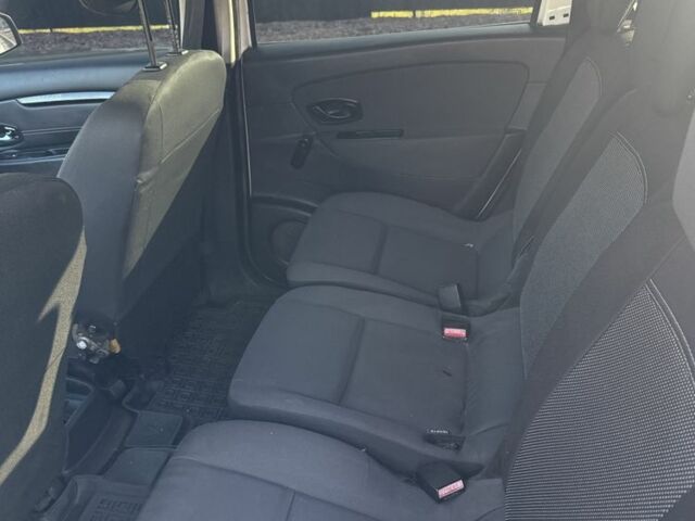 Белый Рено Сценик III, объемом двигателя 1.5 л и пробегом 390 тыс. км за 4900 $, фото 3 на Automoto.ua