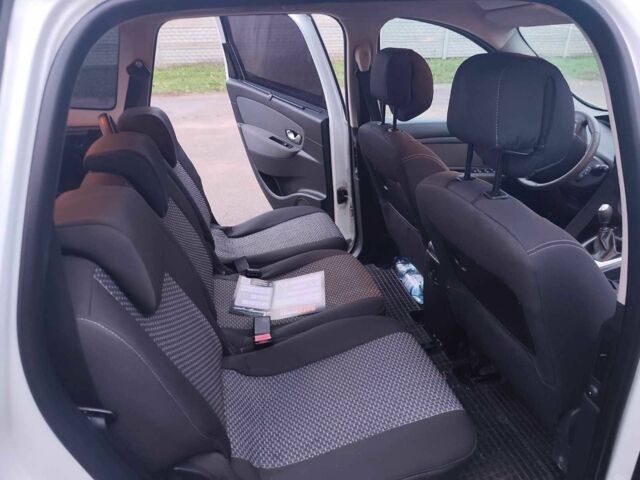 Білий Рено Сценік III, об'ємом двигуна 1.6 л та пробігом 260 тис. км за 7100 $, фото 7 на Automoto.ua