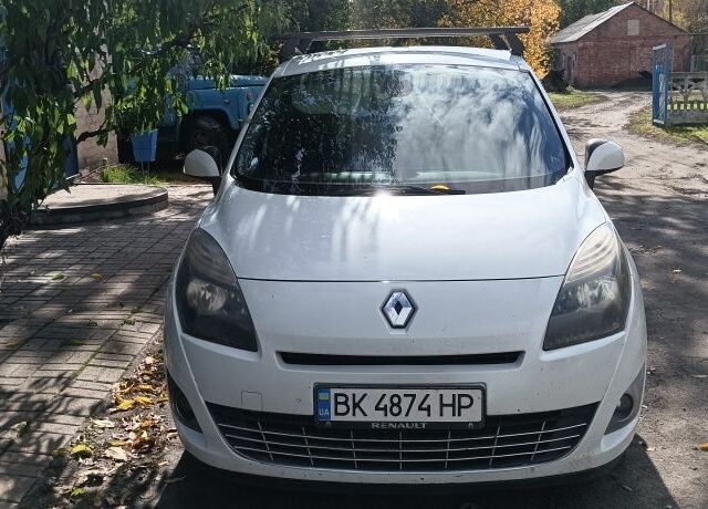 Белый Рено Сценик III, объемом двигателя 1.5 л и пробегом 249 тыс. км за 6700 $, фото 4 на Automoto.ua