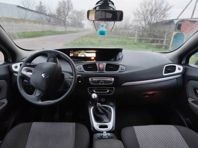 Білий Рено Сценік III, об'ємом двигуна 1.6 л та пробігом 260 тис. км за 7100 $, фото 8 на Automoto.ua