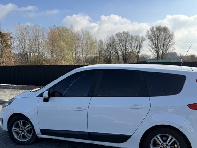 Белый Рено Сценик III, объемом двигателя 1.5 л и пробегом 390 тыс. км за 4900 $, фото 1 на Automoto.ua