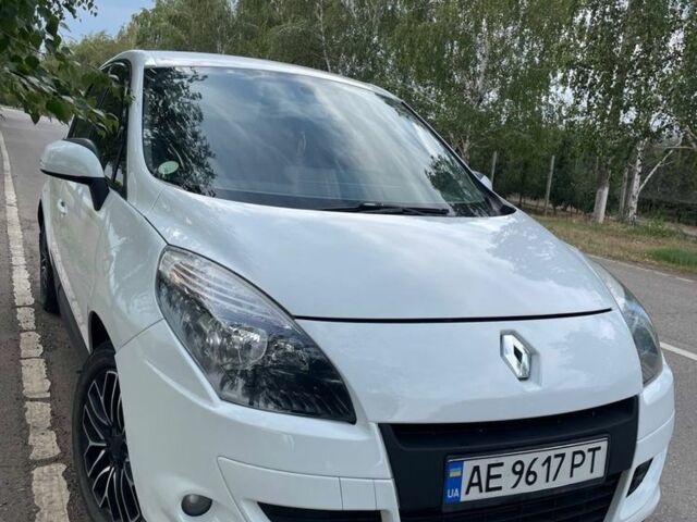 Білий Рено Сценік III, об'ємом двигуна 1.5 л та пробігом 280 тис. км за 7700 $, фото 2 на Automoto.ua