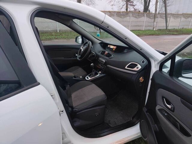 Білий Рено Сценік III, об'ємом двигуна 1.6 л та пробігом 260 тис. км за 7100 $, фото 13 на Automoto.ua