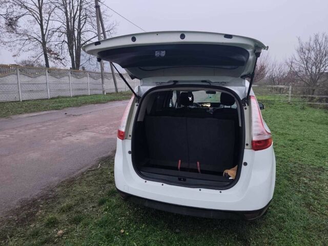 Білий Рено Сценік III, об'ємом двигуна 1.6 л та пробігом 260 тис. км за 7100 $, фото 9 на Automoto.ua