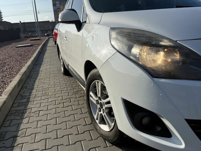 Белый Рено Сценик III, объемом двигателя 1.5 л и пробегом 390 тыс. км за 4900 $, фото 11 на Automoto.ua