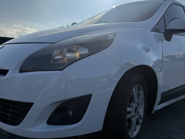 Белый Рено Сценик III, объемом двигателя 1.5 л и пробегом 390 тыс. км за 4900 $, фото 10 на Automoto.ua