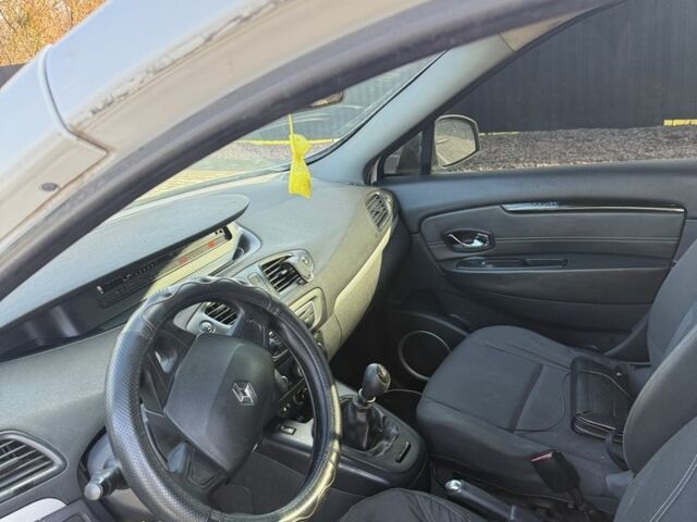 Белый Рено Сценик III, объемом двигателя 1.5 л и пробегом 390 тыс. км за 4900 $, фото 12 на Automoto.ua