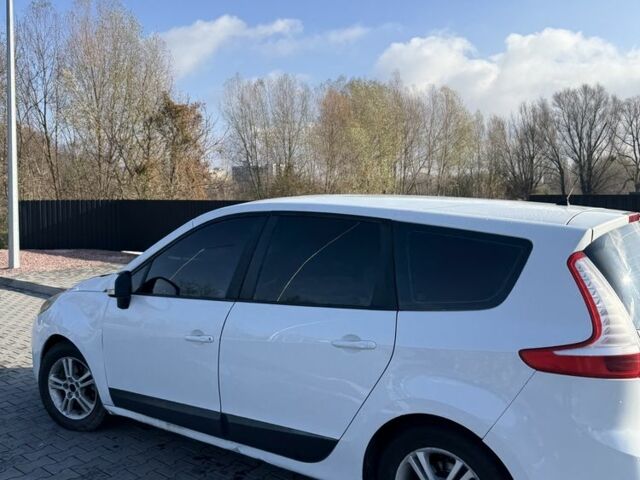 Белый Рено Сценик III, объемом двигателя 1.5 л и пробегом 390 тыс. км за 4900 $, фото 2 на Automoto.ua