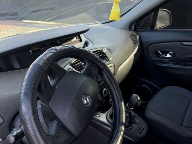 Белый Рено Сценик III, объемом двигателя 1.5 л и пробегом 390 тыс. км за 4900 $, фото 5 на Automoto.ua