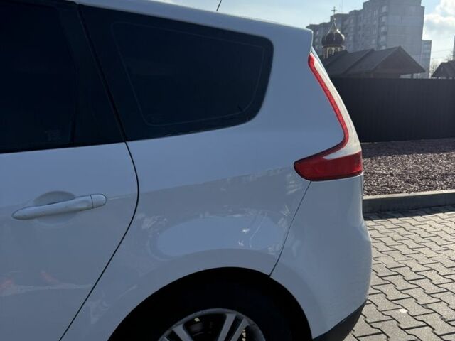 Белый Рено Сценик III, объемом двигателя 1.5 л и пробегом 390 тыс. км за 4900 $, фото 9 на Automoto.ua