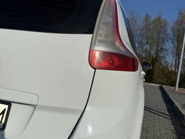 Белый Рено Сценик III, объемом двигателя 1.5 л и пробегом 390 тыс. км за 4900 $, фото 8 на Automoto.ua