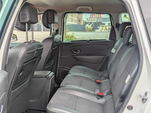 Білий Рено Сценік III, об'ємом двигуна 1.5 л та пробігом 280 тис. км за 8500 $, фото 13 на Automoto.ua