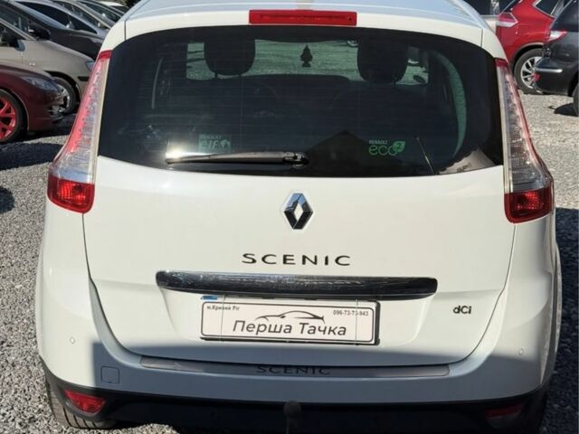 Белый Рено Сценик III, объемом двигателя 1.6 л и пробегом 211 тыс. км за 8700 $, фото 4 на Automoto.ua