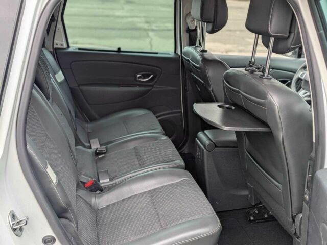 Білий Рено Сценік III, об'ємом двигуна 1.5 л та пробігом 280 тис. км за 8500 $, фото 17 на Automoto.ua