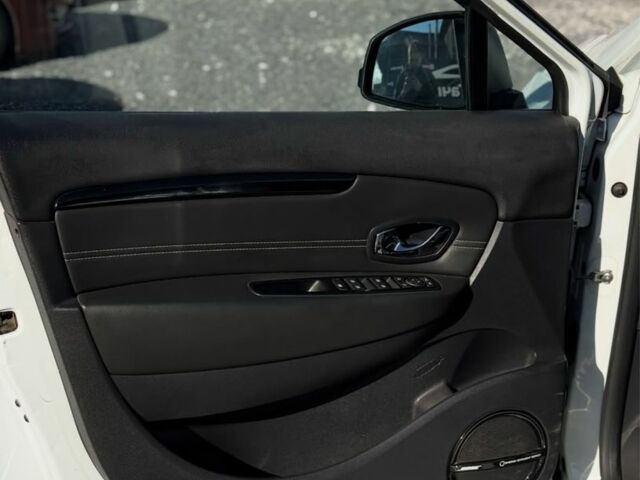 Белый Рено Сценик III, объемом двигателя 1.6 л и пробегом 211 тыс. км за 8700 $, фото 15 на Automoto.ua