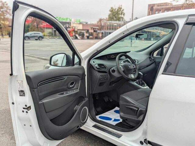 Білий Рено Сценік III, об'ємом двигуна 1.5 л та пробігом 280 тис. км за 8500 $, фото 7 на Automoto.ua