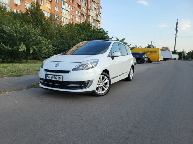 Білий Рено Сценік III, об'ємом двигуна 1.6 л та пробігом 262 тис. км за 9500 $, фото 5 на Automoto.ua