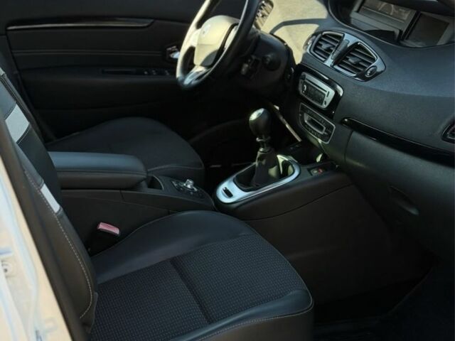 Белый Рено Сценик III, объемом двигателя 1.6 л и пробегом 211 тыс. км за 8700 $, фото 16 на Automoto.ua