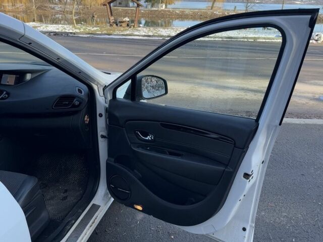 Белый Рено Сценик III, объемом двигателя 1.5 л и пробегом 205 тыс. км за 8000 $, фото 9 на Automoto.ua