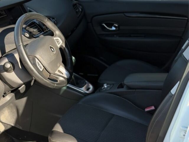 Белый Рено Сценик III, объемом двигателя 1.6 л и пробегом 211 тыс. км за 8700 $, фото 6 на Automoto.ua